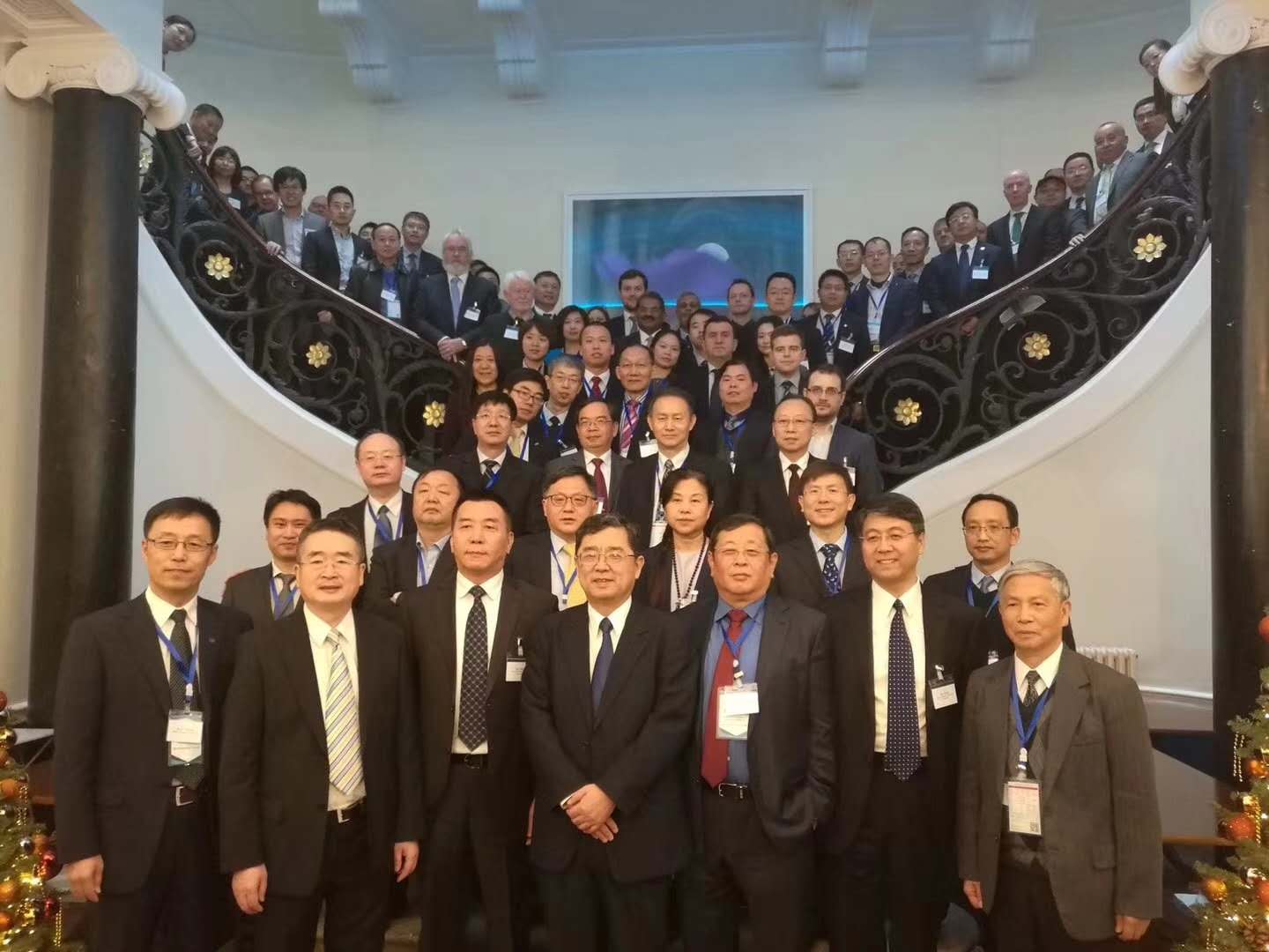 1513127083745912.jpg 英国上市公司365