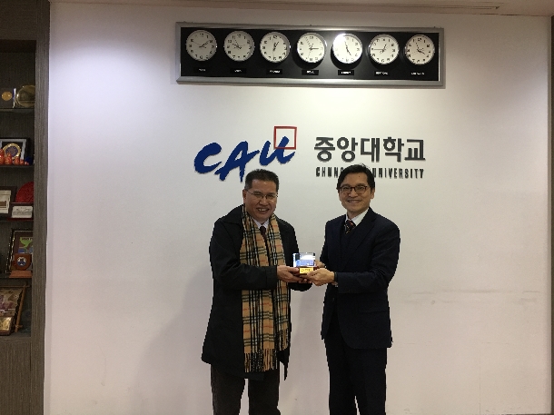 1513325183782360.jpg 英国上市公司365